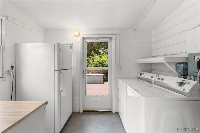 218 N Osceola Ave, Inverness, FL 34450 - laundry room featuring washer and clothes dryer