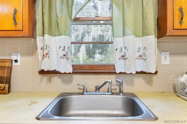 kitchen with backsplash and sink