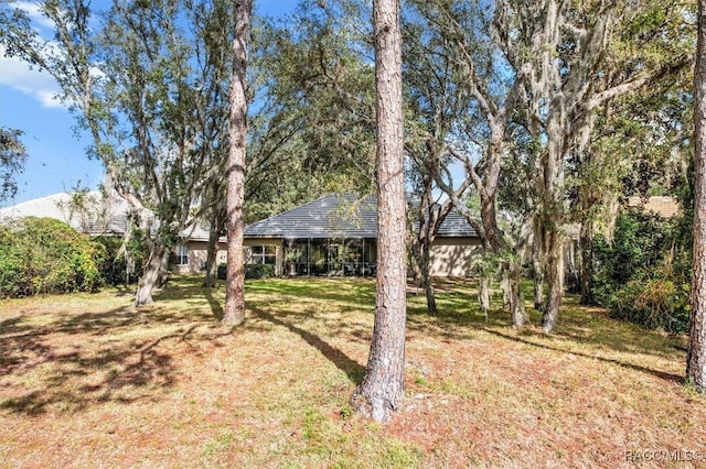 view of front of house with a front lawn