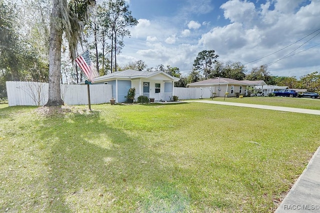 view of front of home with fence and a front lawn