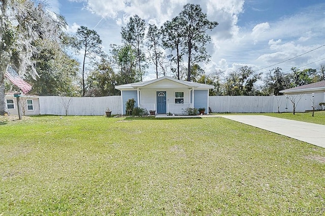 view of front of home featuring a porch, fence, driveway, and a front lawn