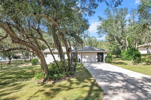 view of front of home featuring a front yard