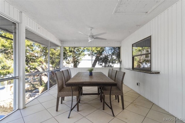 sunroom featuring ceiling fan