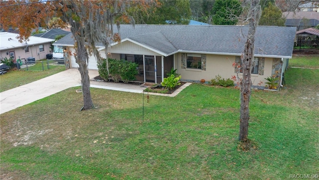 single story home featuring a front lawn