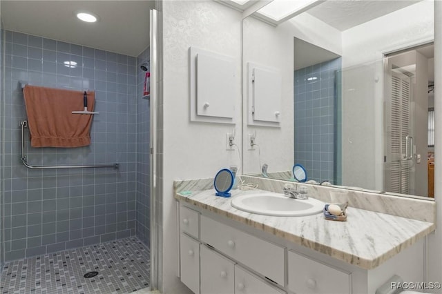 3621 N Lucille Dr, Beverly Hills, FL 34465 - full bathroom featuring vanity, a tile shower, and recessed lighting