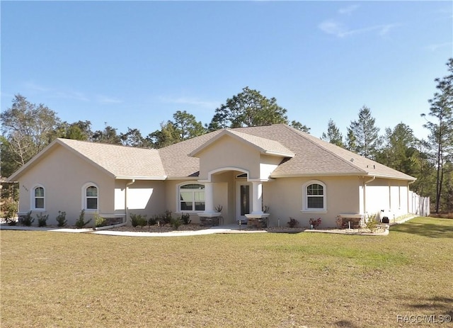 view of front of house featuring a front lawn