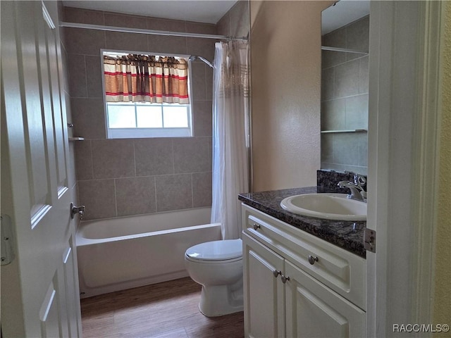 933 N Rembrandt Way, Inverness, FL 34453 - full bath with vanity, wood finished floors, and shower / bath combo with shower curtain