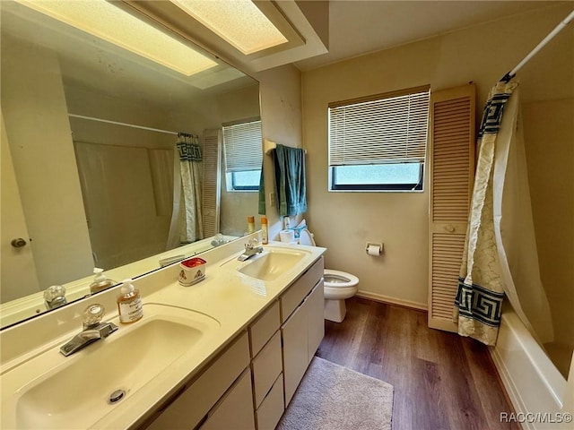 2750 W Mustang Blvd, Beverly Hills, FL 34465 - bathroom with double vanity, shower / tub combo with curtain, and wood finished floors
