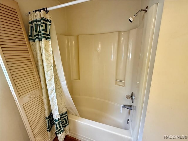 2750 W Mustang Blvd, Beverly Hills, FL 34465 - full bathroom featuring shower / tub combo with curtain