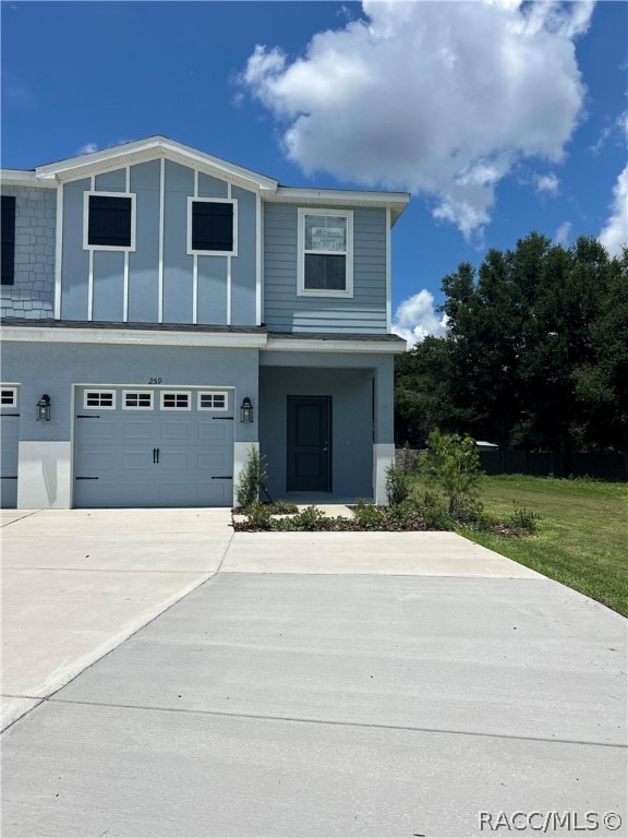 view of front of house featuring a garage and a front yard