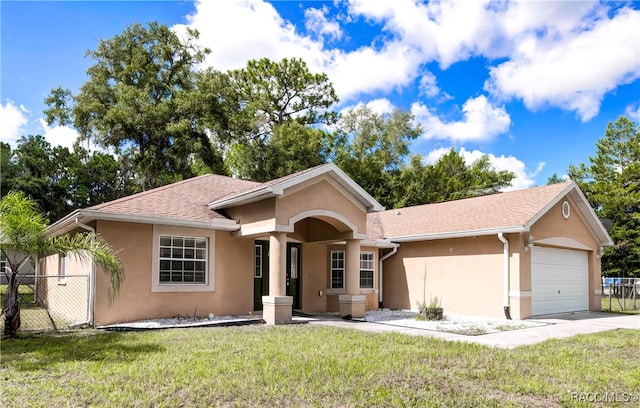 view of front of house featuring a garage and a front yard