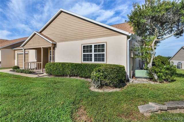 view of front of house with covered porch, a front lawn, and cooling unit