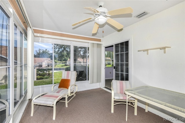 sunroom with ceiling fan