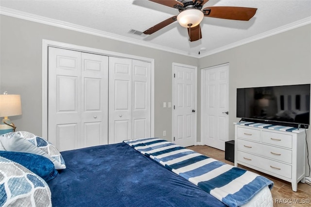 391 E Falconry Ct, Hernando, FL 34442 - bedroom featuring ornamental molding, a closet, a ceiling fan, and light colored carpet