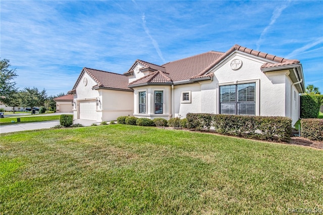 view of front of house featuring a front yard and a garage