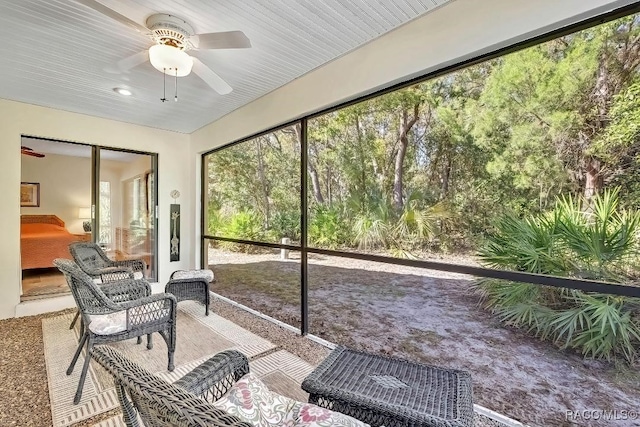 sunroom / solarium with ceiling fan