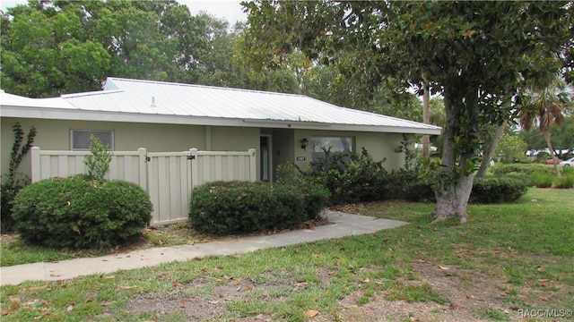 11467 W Sandpiper Ct, Crystal River, FL 34429 - view of front facade with stucco siding and metal roof