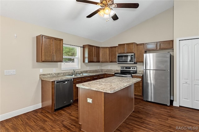 kitchen featuring dark hardwood / wood-style floors, a center island, sink, and appliances with stainless steel finishes