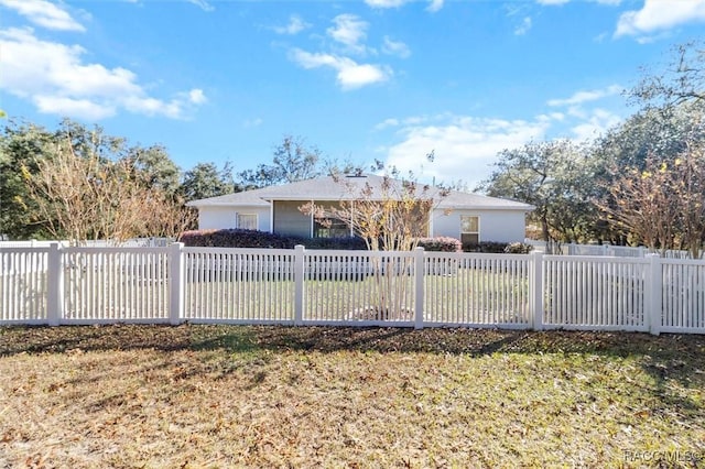 exterior space featuring a front yard