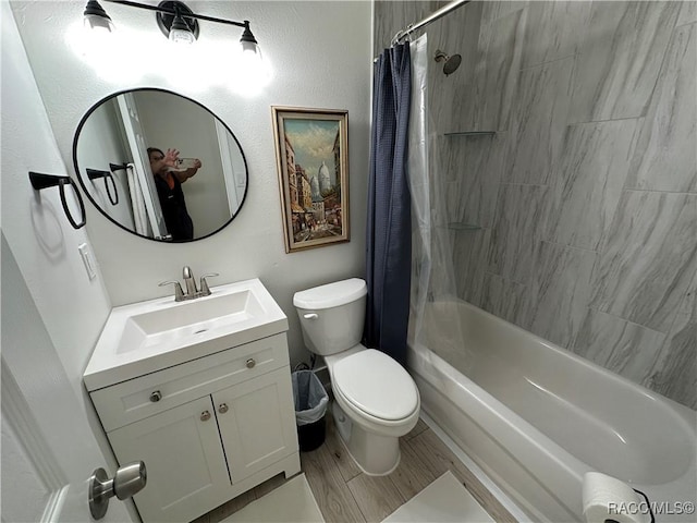 10765 W Spring Cir, Crystal River, FL 34428 - bathroom with toilet, vanity, and shower / bathtub combination with curtain