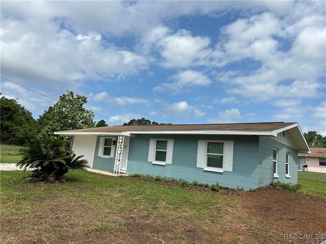 10765 W Spring Cir, Crystal River, FL 34428 - ranch-style home with a front lawn