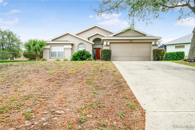 5694 W Hunters Ridge Cir, Lecanto, FL 34461 - ranch-style home featuring stucco siding, an attached garage, and concrete driveway