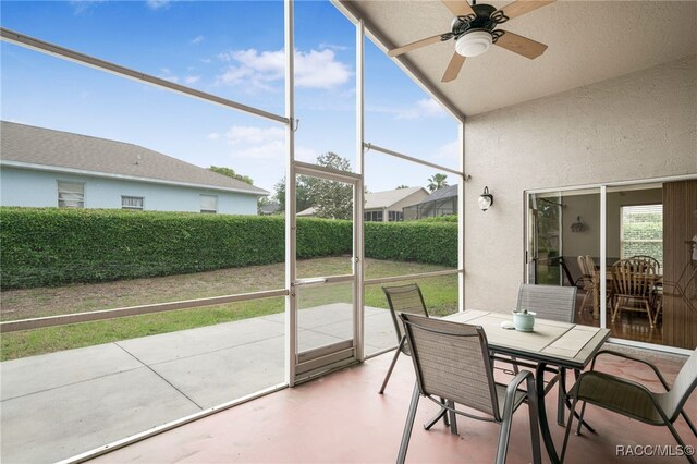 5694 W Hunters Ridge Cir, Lecanto, FL 34461 - sunroom / solarium featuring a ceiling fan and outdoor dining space