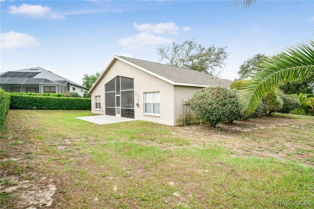 5694 W Hunters Ridge Cir, Lecanto, FL 34461 - rear view of property with stucco siding, a patio, a yard, and a sunroom