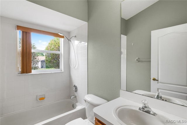 5694 W Hunters Ridge Cir, Lecanto, FL 34461 - full bath featuring toilet, washtub / shower combination, vanity, and a textured wall