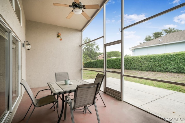 5694 W Hunters Ridge Cir, Lecanto, FL 34461 - sunroom with ceiling fan and outdoor dining space