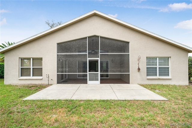 5694 W Hunters Ridge Cir, Lecanto, FL 34461 - rear view of property featuring a patio, a yard, and stucco siding
