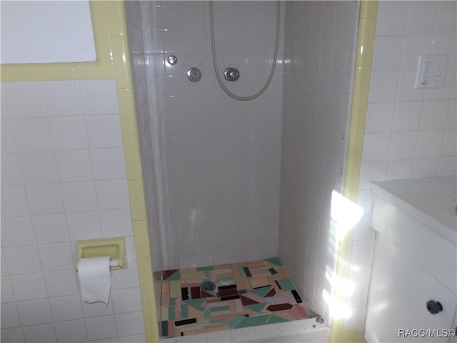 bathroom with a tile shower