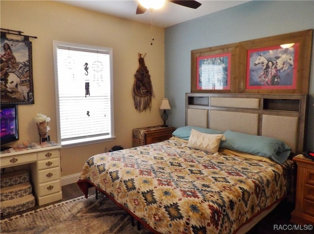 bedroom featuring ceiling fan