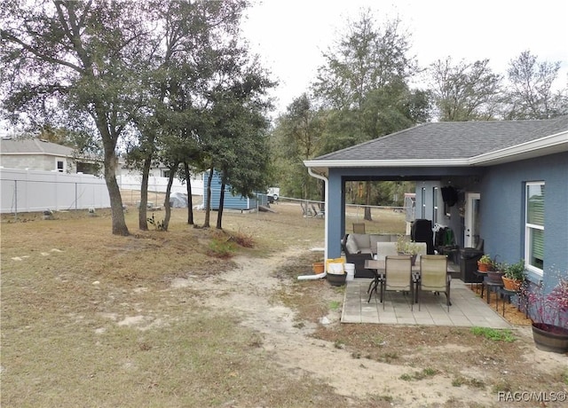 view of yard featuring a patio