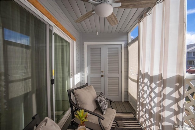 sunroom featuring ceiling fan