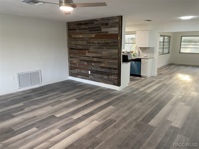 empty room featuring ceiling fan and dark wood-type flooring