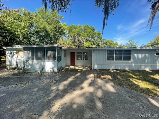 120 NW Magnolia Cir, Crystal River, FL 34428 - manufactured / mobile home with a sunroom