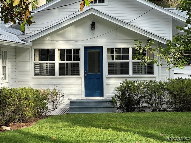 5217 Riverside Dr, Yankeetown, FL 34498 - view of front facade featuring a front lawn and entry steps
