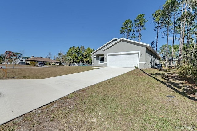 view of side of property featuring a lawn and a garage