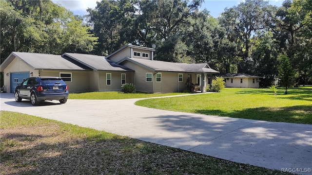 view of front facade featuring a front yard and a garage