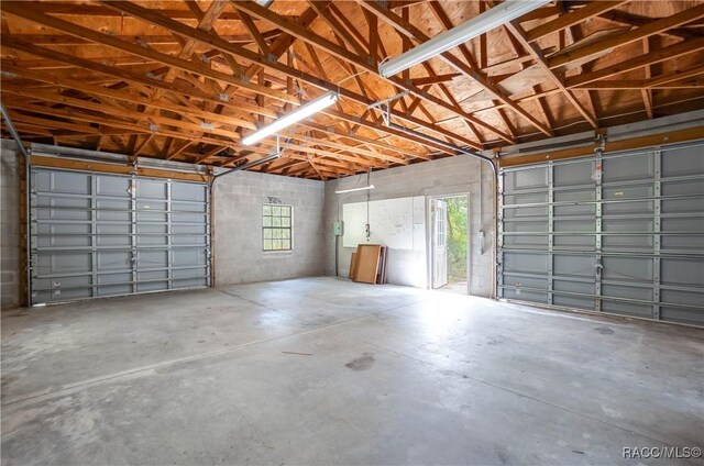 5550 W Yearling Dr, Beverly Hills, FL 34465 - view of garage