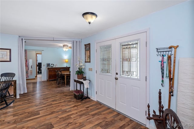 entryway with ceiling fan and dark wood-type flooring