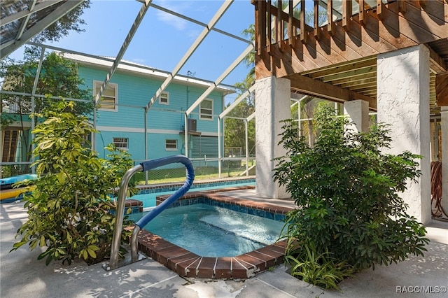 view of pool with an in ground hot tub