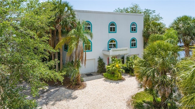 view of front of property featuring stucco siding
