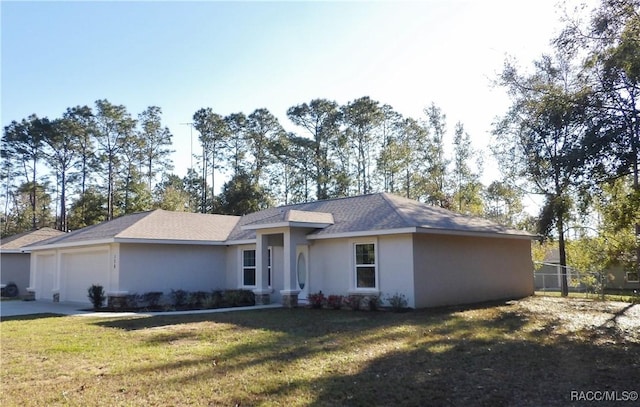 ranch-style home featuring a front lawn and a garage