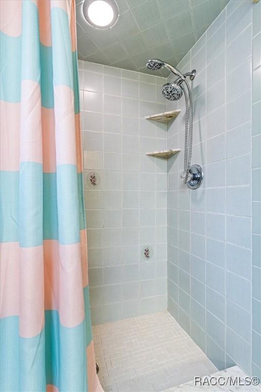 bathroom featuring curtained shower