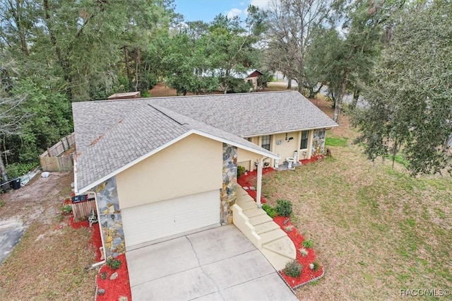 view of front of home featuring a front lawn