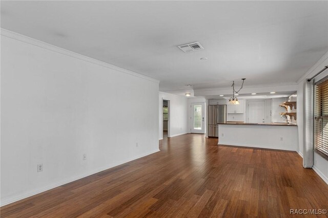 kitchen with tasteful backsplash and white cabinets