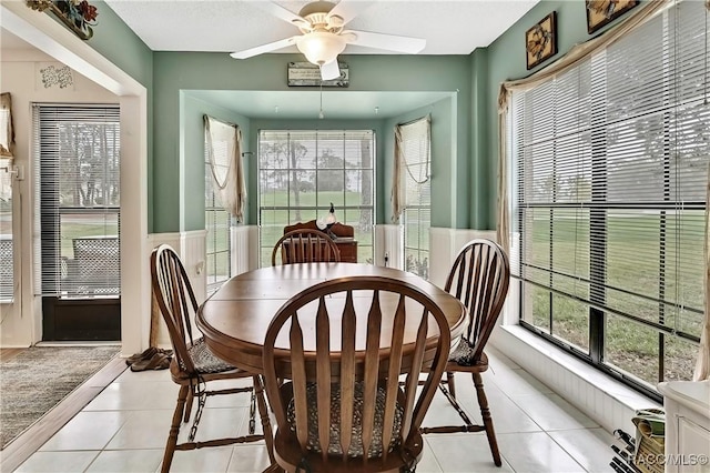 sunroom featuring ceiling fan