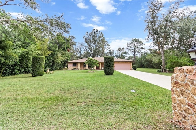 view of front facade featuring a garage and a front lawn